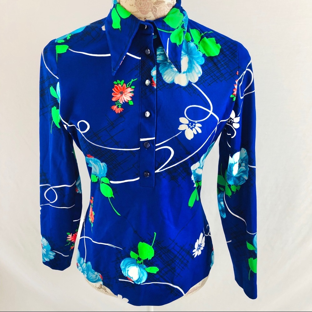 SOLD. Vintage 70s Vivid Blue Dagger Collar Poly Shirt S. - Picture 6 of 11